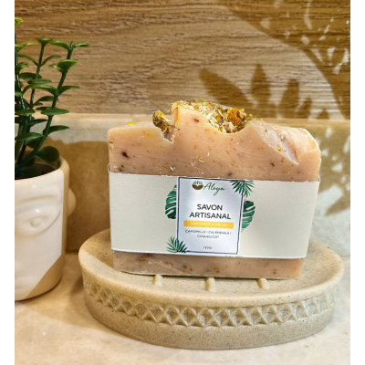 Savon à la camomille et au calendula Savon à la camomille et au calendula